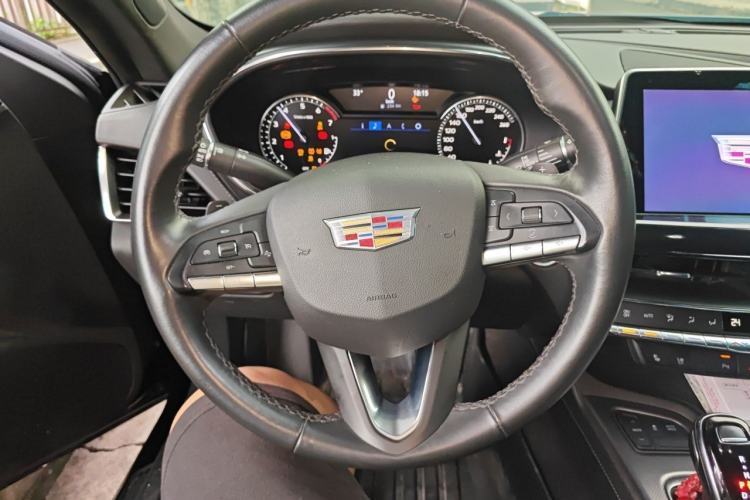 Used Cadillac CT5 2022 28T Luxury Edition Steering Wheel