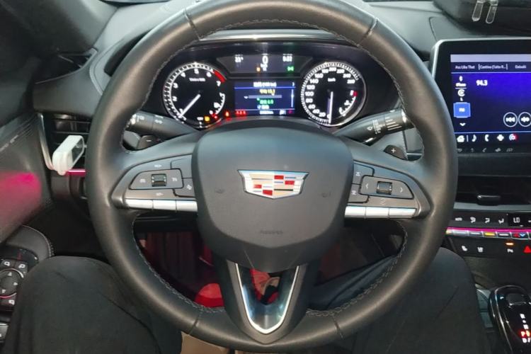 Used Cadillac CT5 2022 28T Luxury Edition Steering Wheel