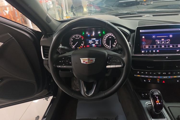 Used Cadillac CT5 2022 28T Luxury Edition Steering Wheel