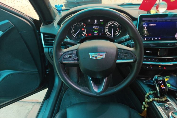 Used Cadillac CT5 2022 28T Luxury Edition Steering Wheel