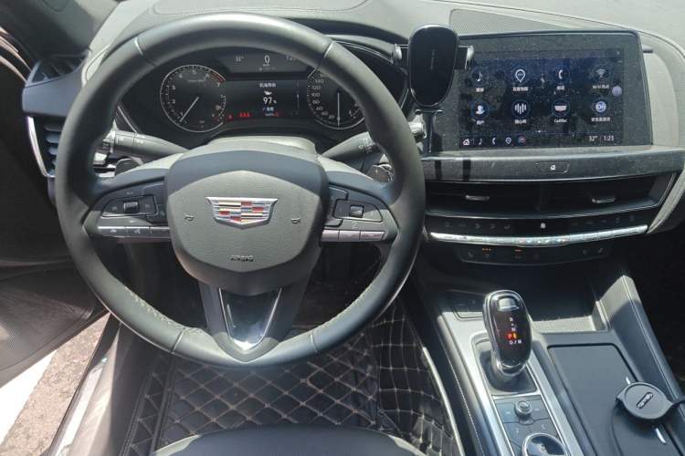 Used Cadillac CT5 2022 28T Luxury Edition Steering Wheel