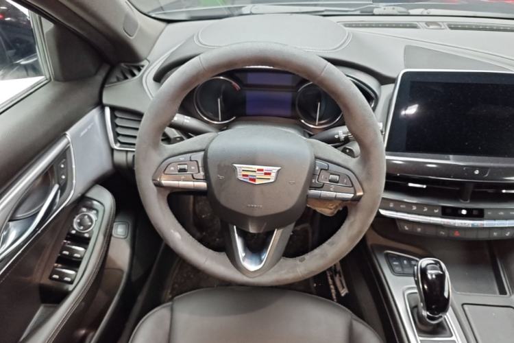 Used Cadillac CT5 2022 28T Luxury Edition Steering Wheel