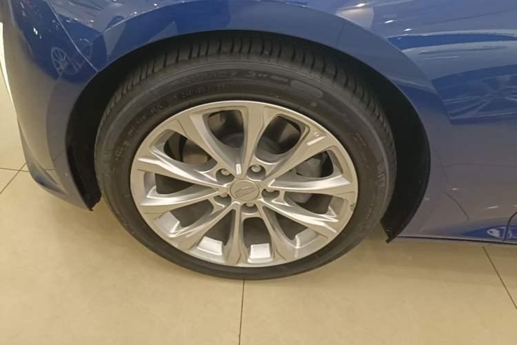 Used Cadillac CT5 2022 28T Luxury Version (Standard Edition) Left Front Wheel Hub