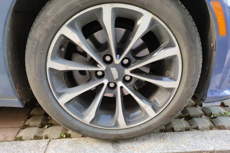Used Cadillac CT5 2022 28T Luxury Version (Standard Edition) Right Front Wheel Hub