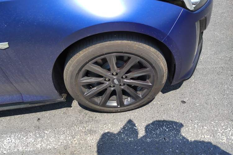 Used Cadillac CT5 2022 28T Prestige Edition Right Front Wheel Hub