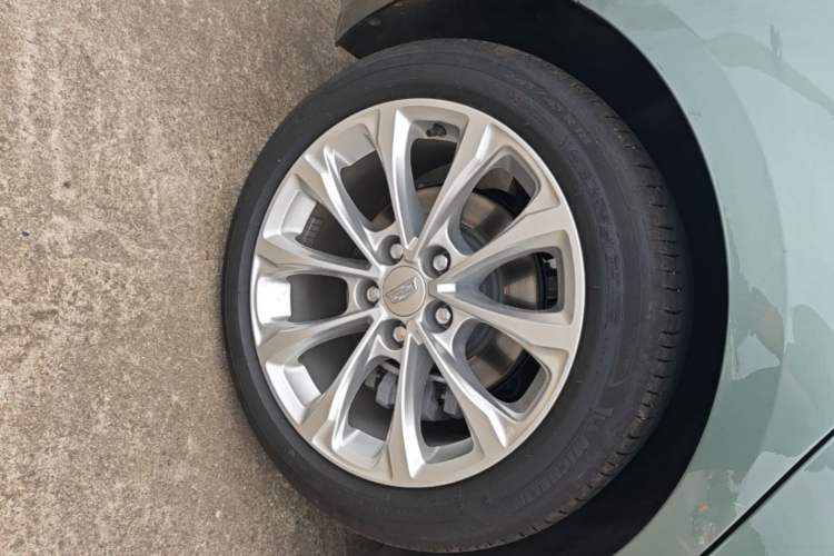 Used Cadillac CT5 2022 28T Luxury Edition Right Rear Wheel Hub