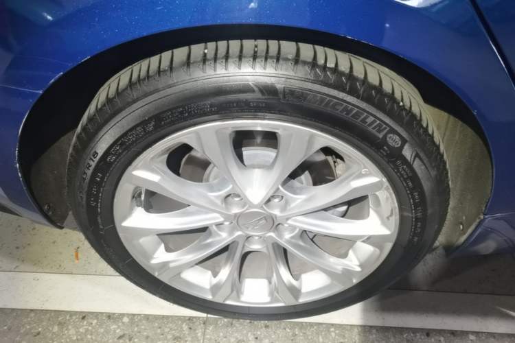 Used Cadillac CT5 2022 28T Luxury Version (Standard Edition) Right Rear Wheel Hub