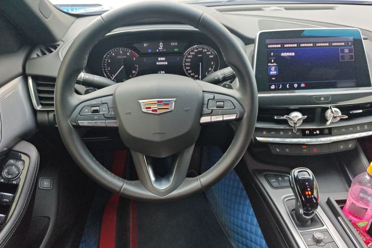 Used Cadillac CT5 2022 28T Luxury Edition Steering Wheel