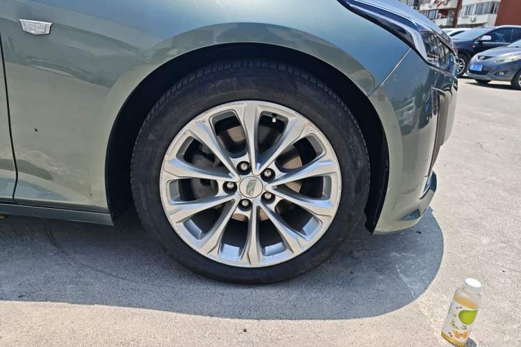 Used Cadillac CT5 2022 28T Luxury Version (Standard Edition) Right Front Wheel Hub