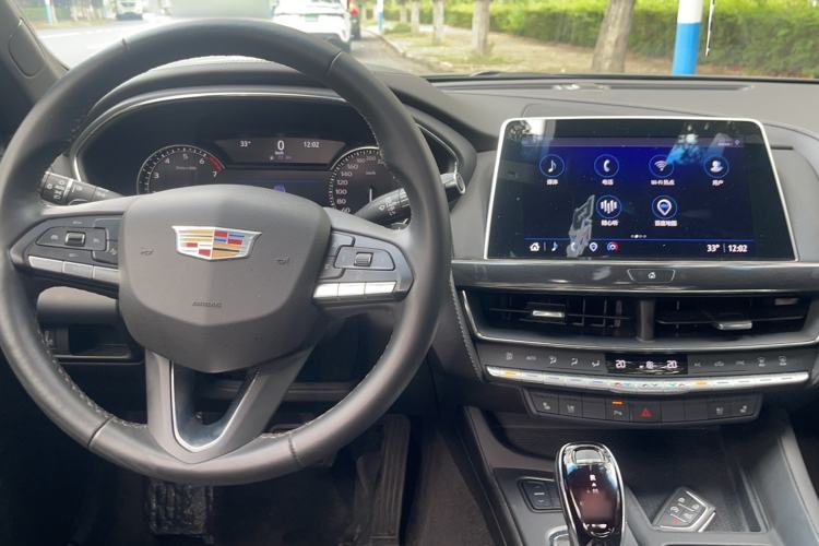 Used Cadillac CT5 2022 28T Luxury Edition Center Console