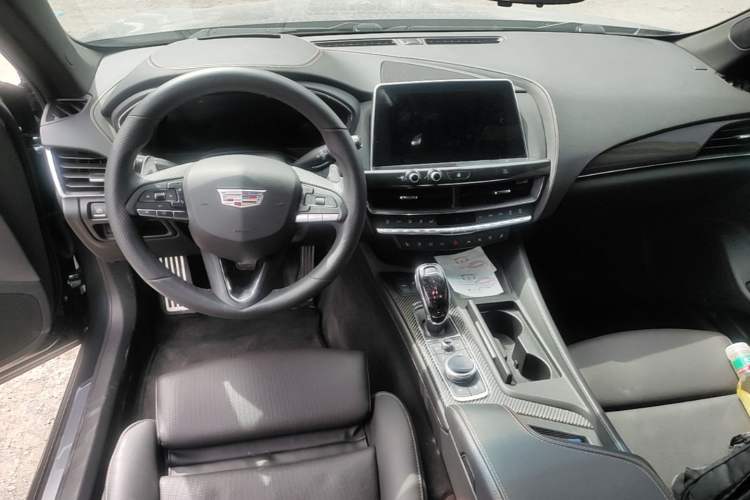Used Cadillac CT5 2022 28T Platinum Edition Center Console