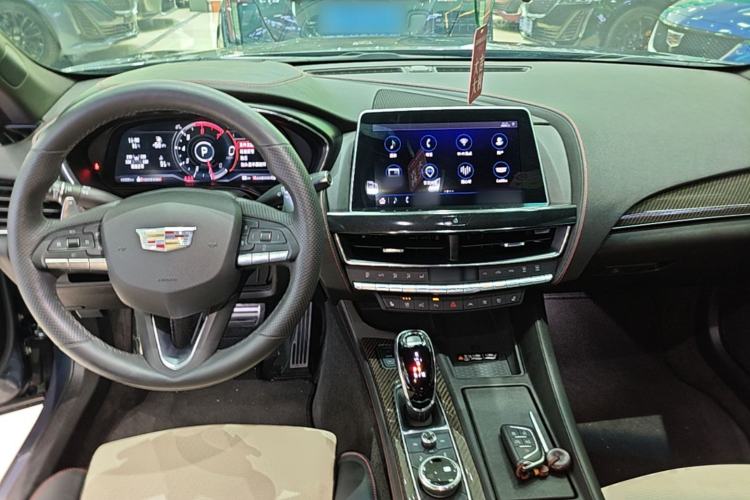 Used Cadillac CT5 2022 28T Platinum Edition Center Console