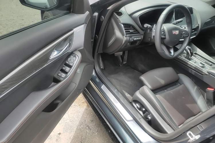 Used Cadillac CT5 2022 28T Platinum Edition Driver Seat