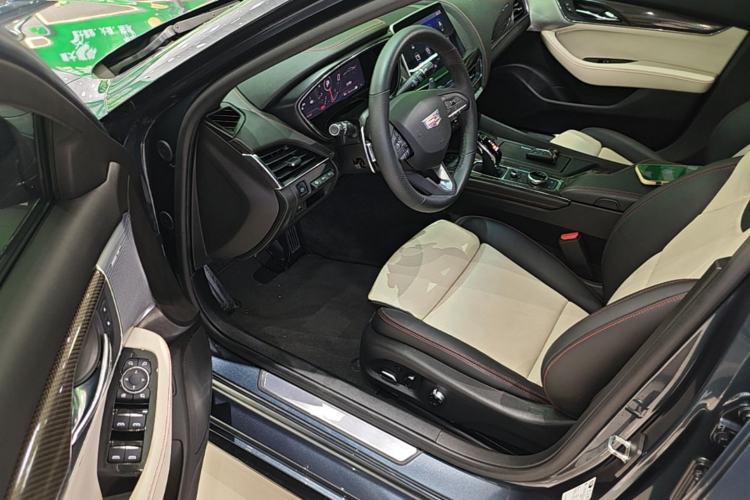 Used Cadillac CT5 2022 28T Platinum Edition Driver Seat
