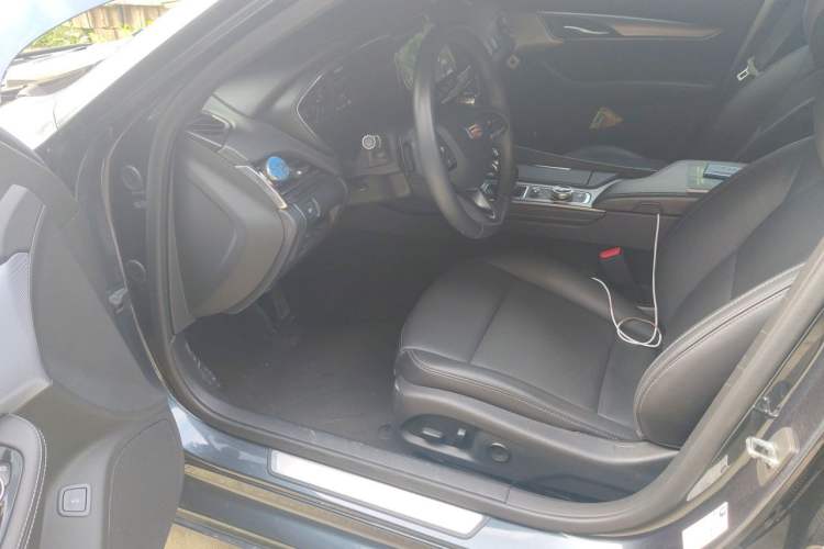 Used Cadillac CT5 2022 28T Platinum Edition Driver Seat