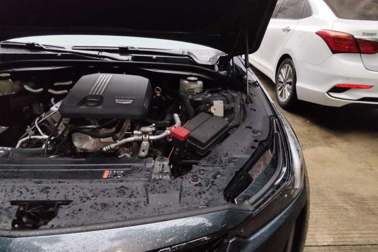 Used Cadillac CT5 2022 28T Luxury Edition Engine Bay Left