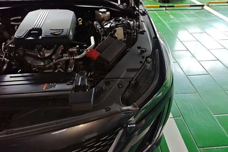 Used Cadillac CT5 2022 28T Luxury Edition Engine Bay Left