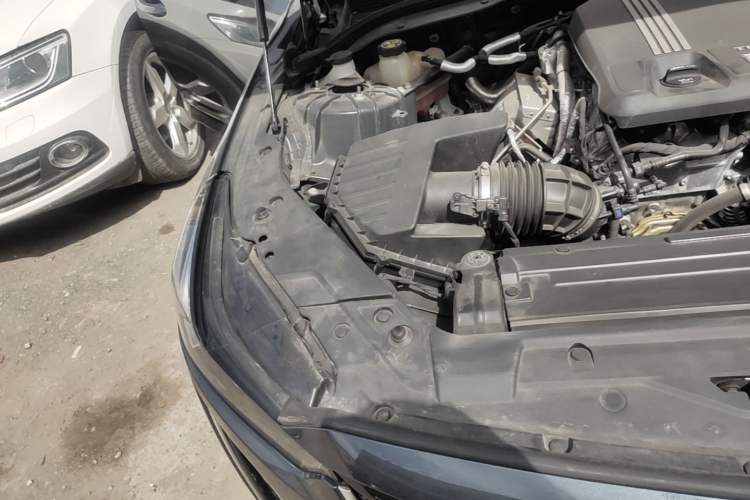 Used Cadillac CT5 2022 28T Platinum Edition Engine Bay Right