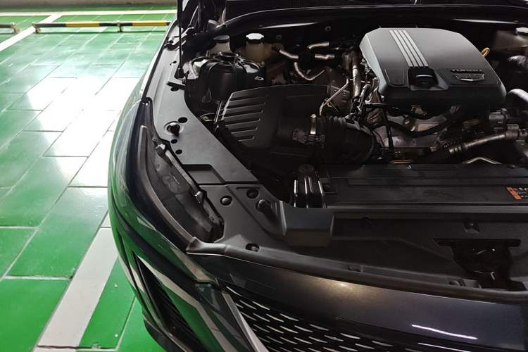 Used Cadillac CT5 2022 28T Luxury Edition Engine Bay Right
