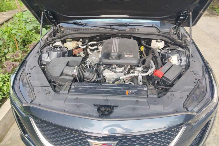 Used Cadillac CT5 2022 28T Platinum Edition Engine Bay