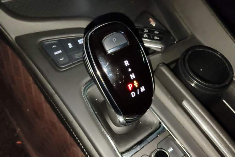 Used Cadillac CT5 2022 28T Fashion Edition Gear Lever