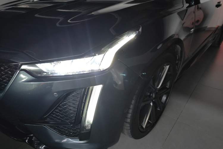 Used Cadillac CT5 2022 28T Platinum Edition Left Front Headlight