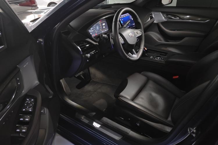 Used Cadillac CT5 2022 28T Platinum Edition Left Front Seat