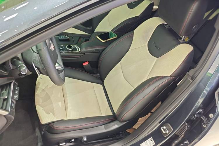 Used Cadillac CT5 2022 28T Platinum Edition Left Front Seat