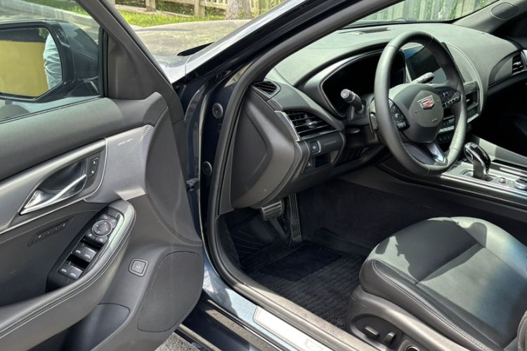 Used Cadillac CT5 2022 28T Prestige Edition Left Front Seat
