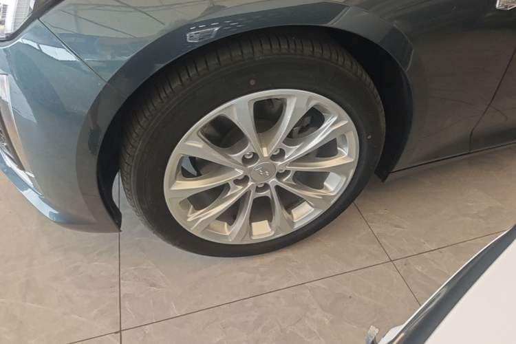 Used Cadillac CT5 2022 28T Luxury Version (Standard Edition) Left Front Wheel Hub