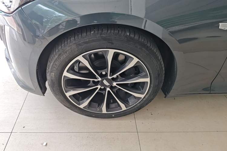 Used Cadillac CT5 2022 28T Prestige Edition Left Front Wheel Hub