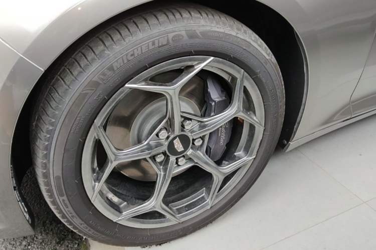 Used Cadillac CT5 2022 28T Prestige Edition Left Front Wheel Hub