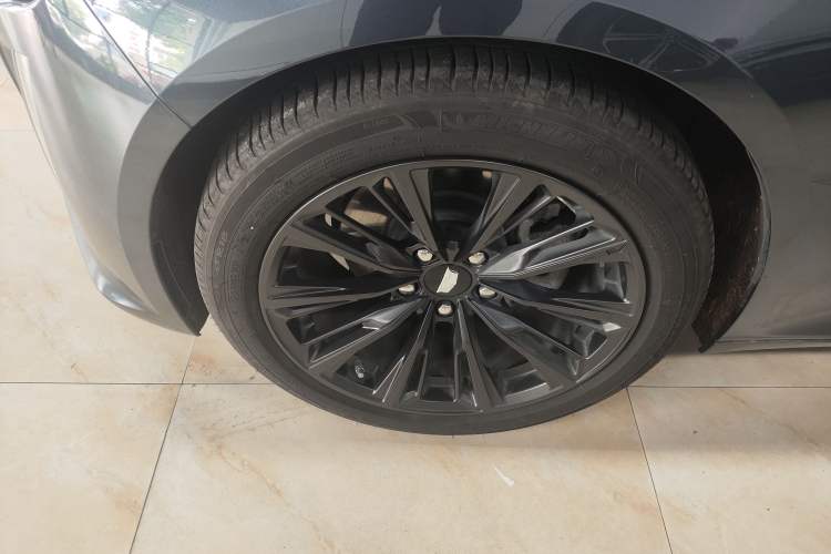 Used Cadillac CT5 2022 28T Luxury Version (Standard Edition) Left Front Wheel Hub