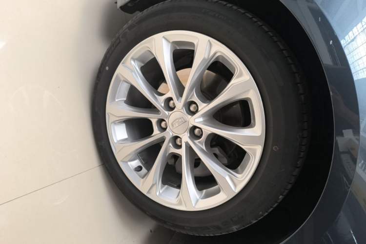 Used Cadillac CT5 2022 28T Luxury Edition Left Front Wheel Hub