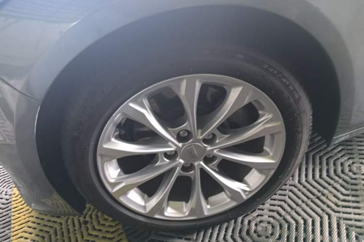 Used Cadillac CT5 2022 28T Luxury Version (Standard Edition) Left Front Wheel Hub