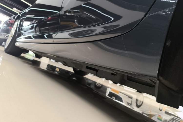 Used Cadillac CT5 2022 28T Luxury Edition Left Side Sill