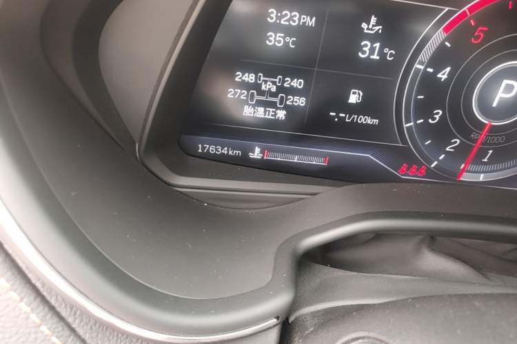 Used Cadillac CT5 2022 28T Platinum Edition Odometer Close Up