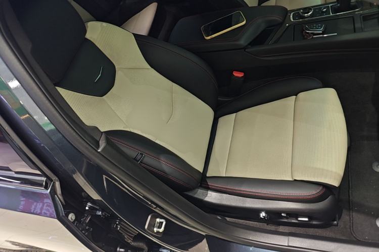 Used Cadillac CT5 2022 28T Platinum Edition Right Front Seat