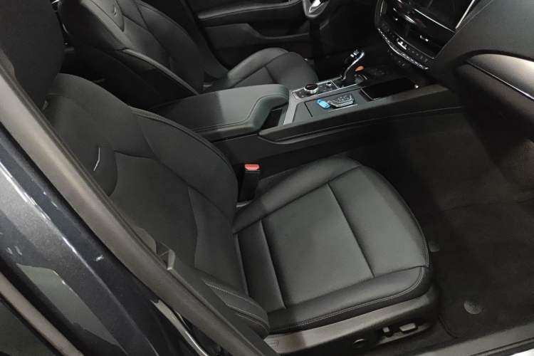 Used Cadillac CT5 2022 28T Prestige Edition Right Front Seat