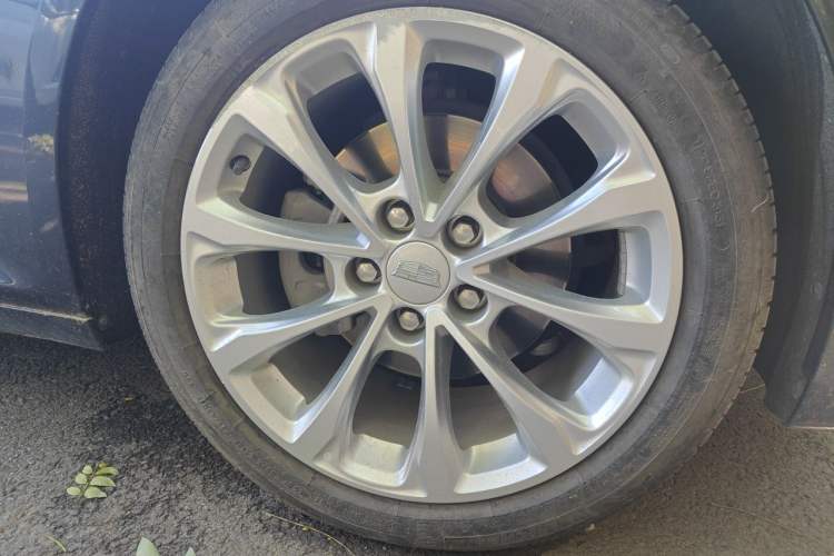 Used Cadillac CT5 2022 28T Luxury Version (Standard Edition) Right Front Wheel Hub