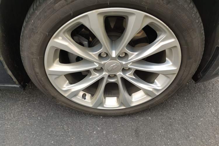 Used Cadillac CT5 2022 28T Luxury Version (Standard Edition) Right Front Wheel Hub