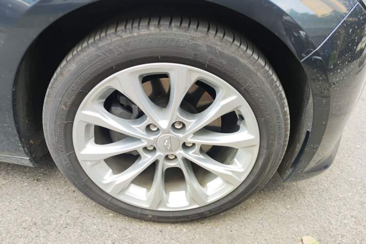 Used Cadillac CT5 2022 28T Luxury Version (Standard Edition) Right Front Wheel Hub