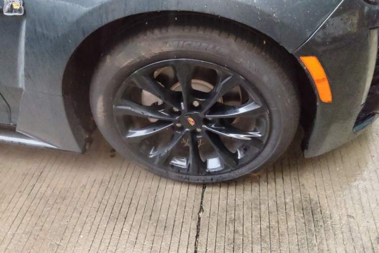 Used Cadillac CT5 2022 28T Luxury Edition Right Front Wheel Hub