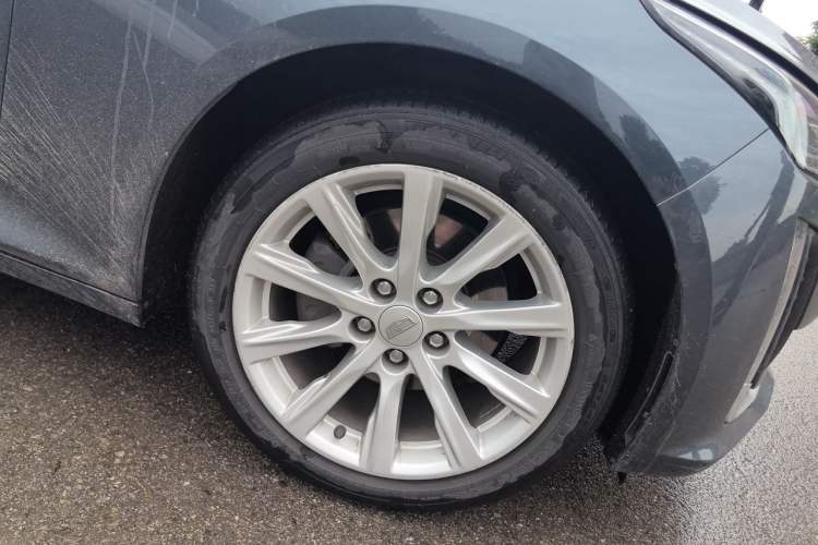 Used Cadillac CT5 2022 28T Fashion Edition Right Front Wheel Hub