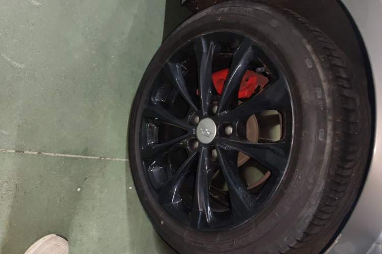 Used Cadillac CT5 2022 28T Luxury Edition Right Front Wheel Hub