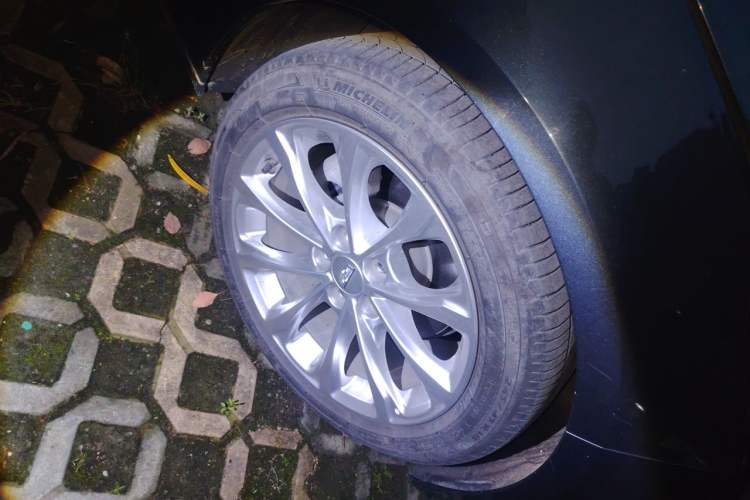Used Cadillac CT5 2022 28T Luxury Version (Standard Edition) Right Front Wheel Hub