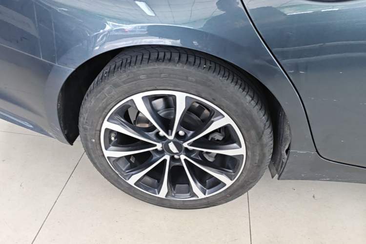Used Cadillac CT5 2022 28T Prestige Edition Right Rear Wheel Hub