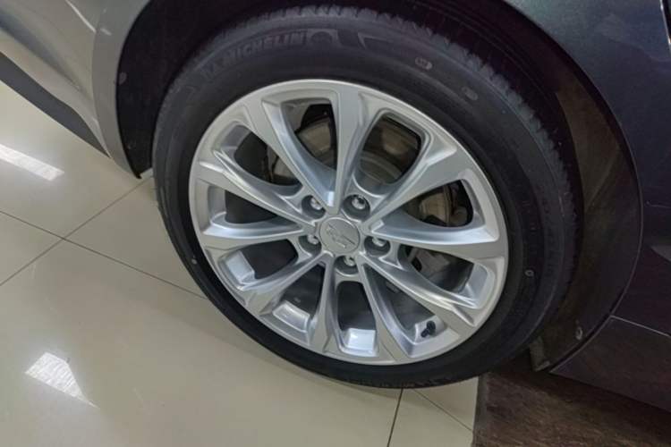 Used Cadillac CT5 2022 28T Luxury Version (Standard Edition) Right Rear Wheel Hub