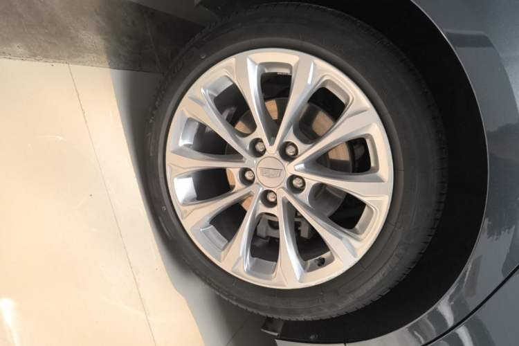 Used Cadillac CT5 2022 28T Luxury Edition Right Rear Wheel Hub