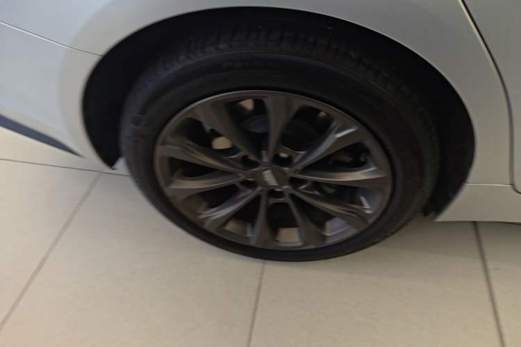 Used Cadillac CT5 2022 28T Luxury Version (Standard Edition) Right Rear Wheel Hub